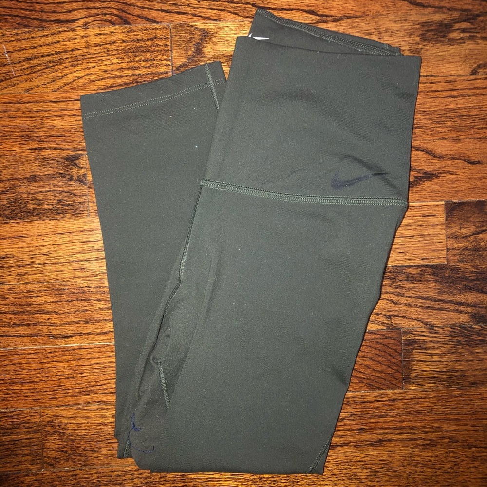 Women’s Nike cropped leggings